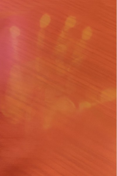 DG-CW Thermochromic Reflective Fabric - A multi-color, temperature-sensitive reflective fabric.  This special color-changing fabric is made of polyester and changes from purple to pink at a temperature of 28°C.  Width: 1.40m; Thickness: 0.15mm; Weight: 28 back view